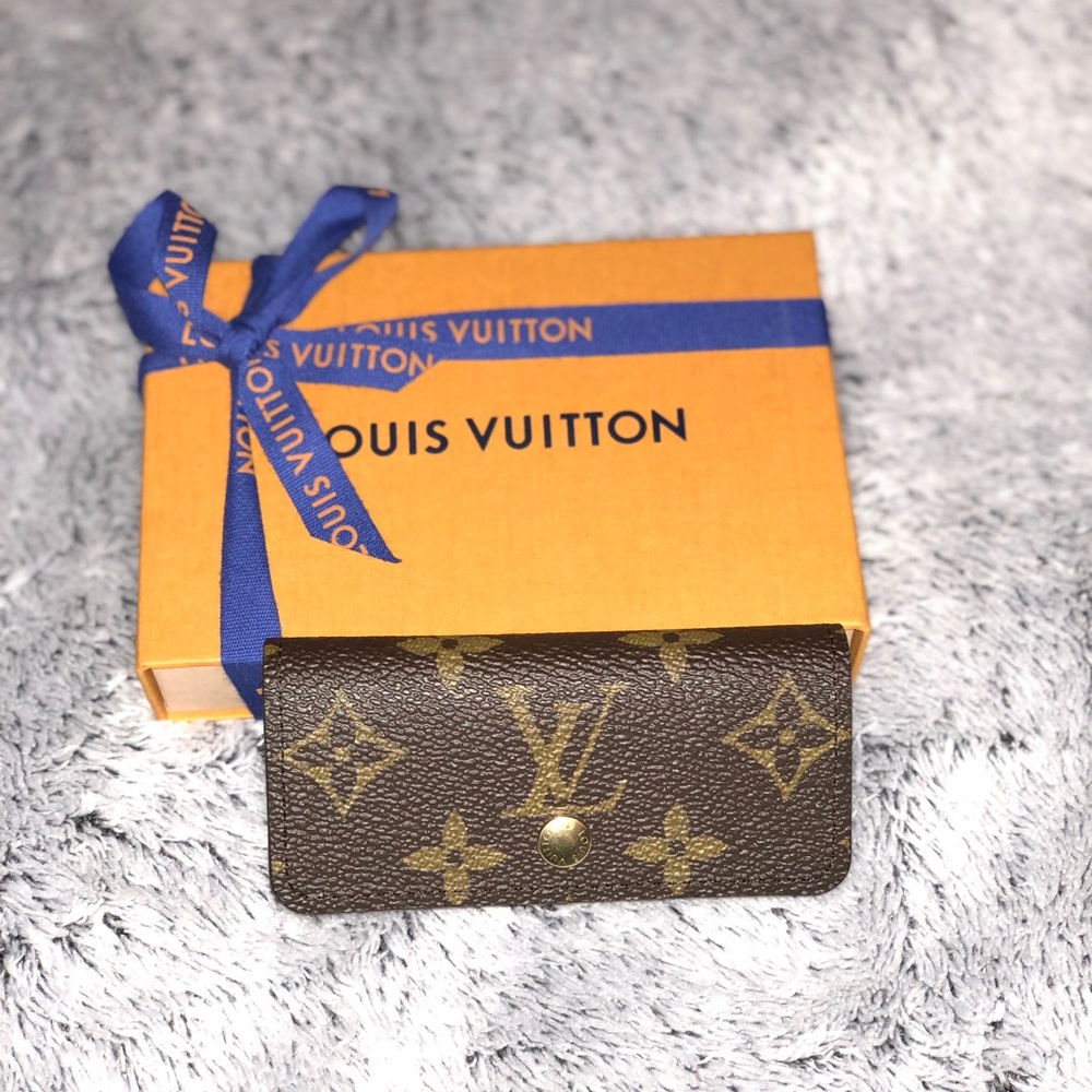 Authentic Louis Vuitton 4 Key Holder